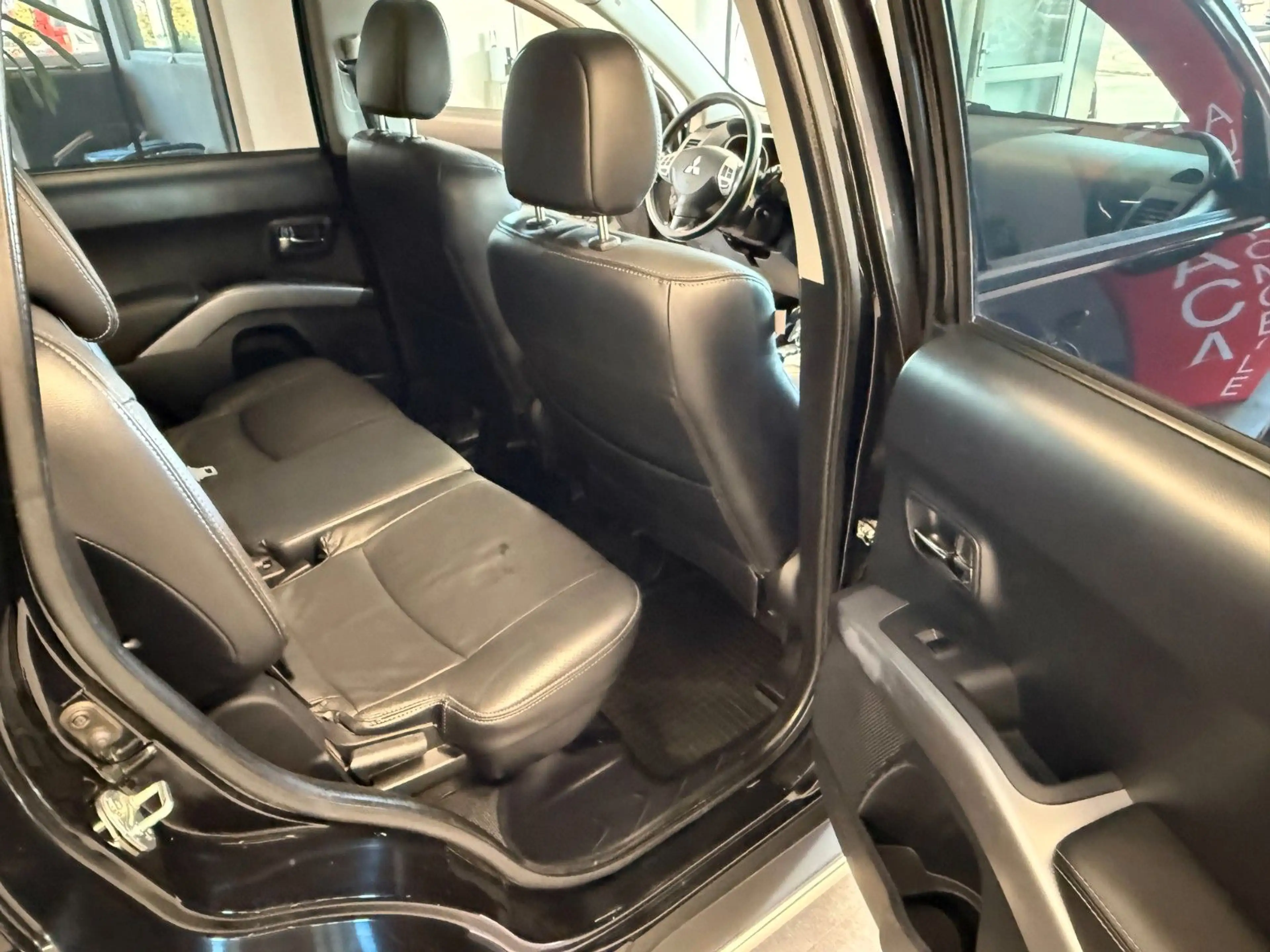 Mitsubishi Outlander 2.4 *Allrad*AHK*Automatik*Tüv Neu* — photo 13