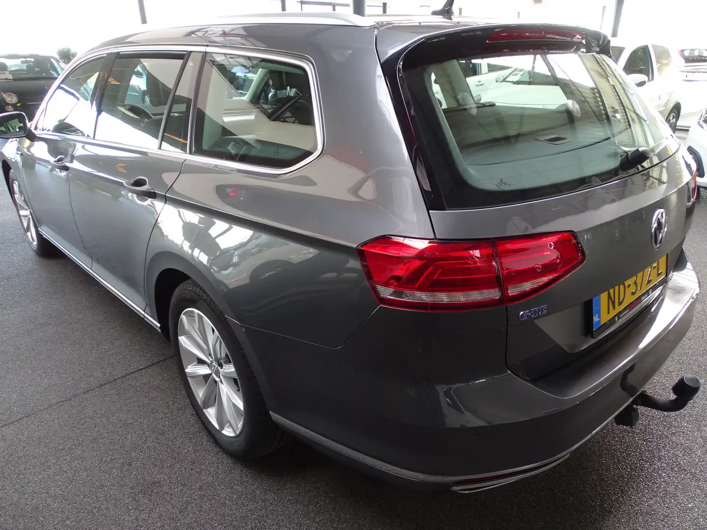Volkswagen Passat Variant 1.4 TSI GTE Connected Series Trekhaak, Navi, Airco Gris - 2