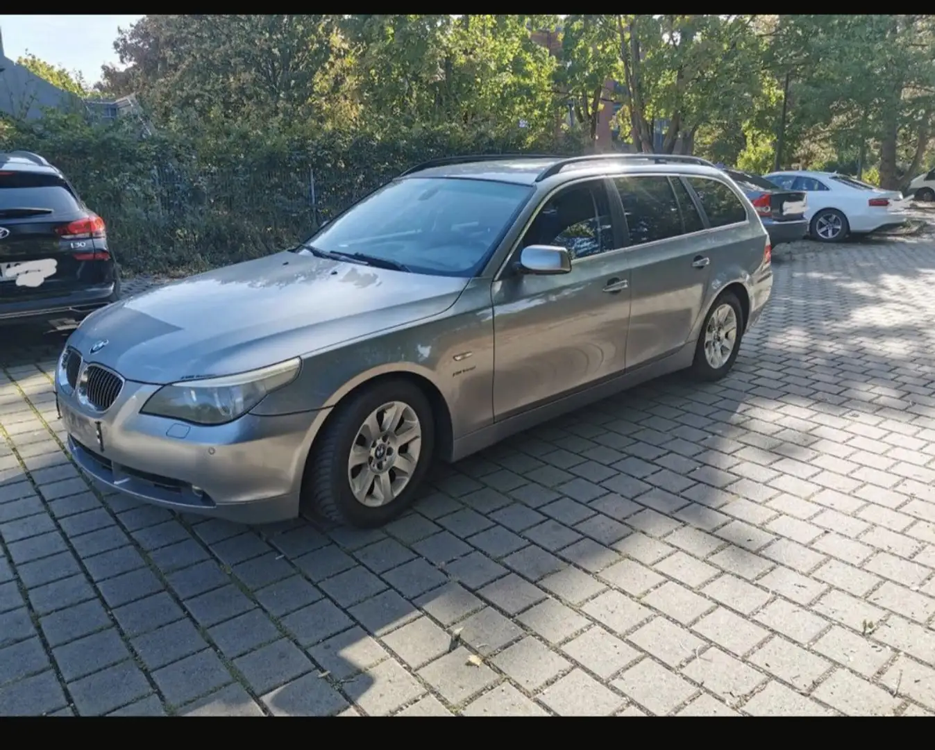 BMW 525 525d Touring Aut. TÜV 10.2025 Grau - 2