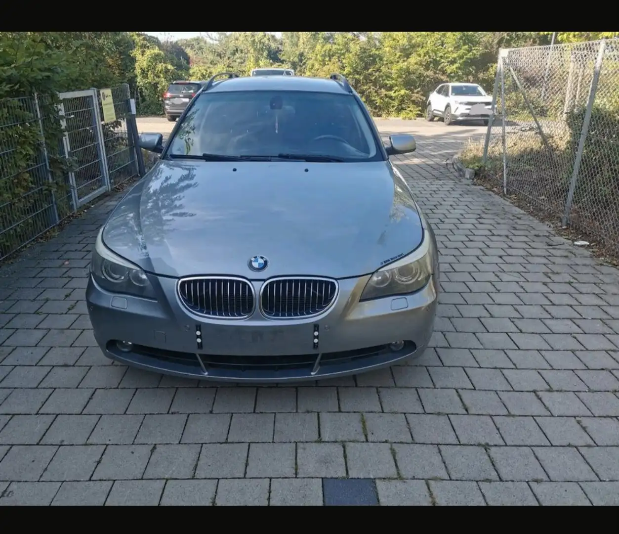 BMW 525 525d Touring Aut. TÜV 10.2025 Grau - 1