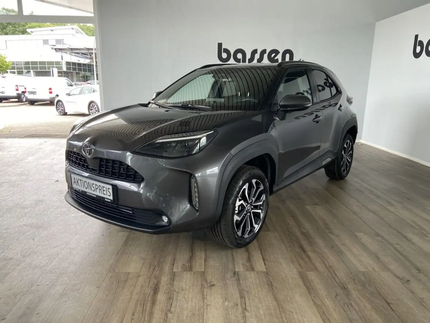Toyota Yaris Cross Hybrid 130 1.5 VVT-i Teamplayer Grau - 2
