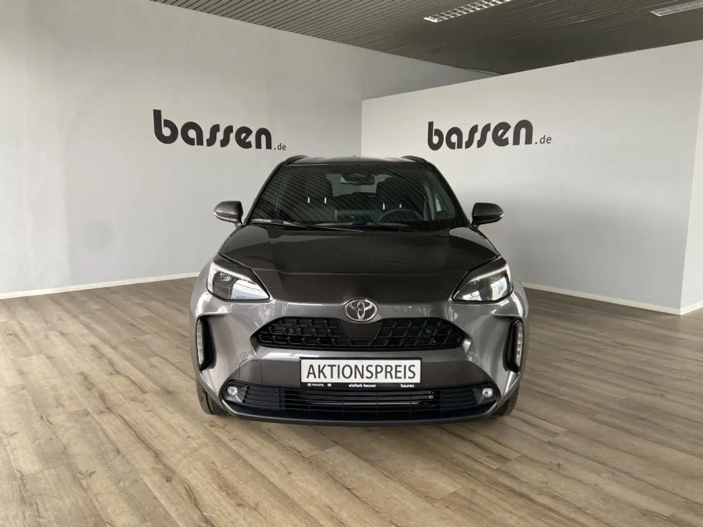 Toyota Yaris Cross Hybrid 130 1.5 VVT-i Teamplayer Grau - 1