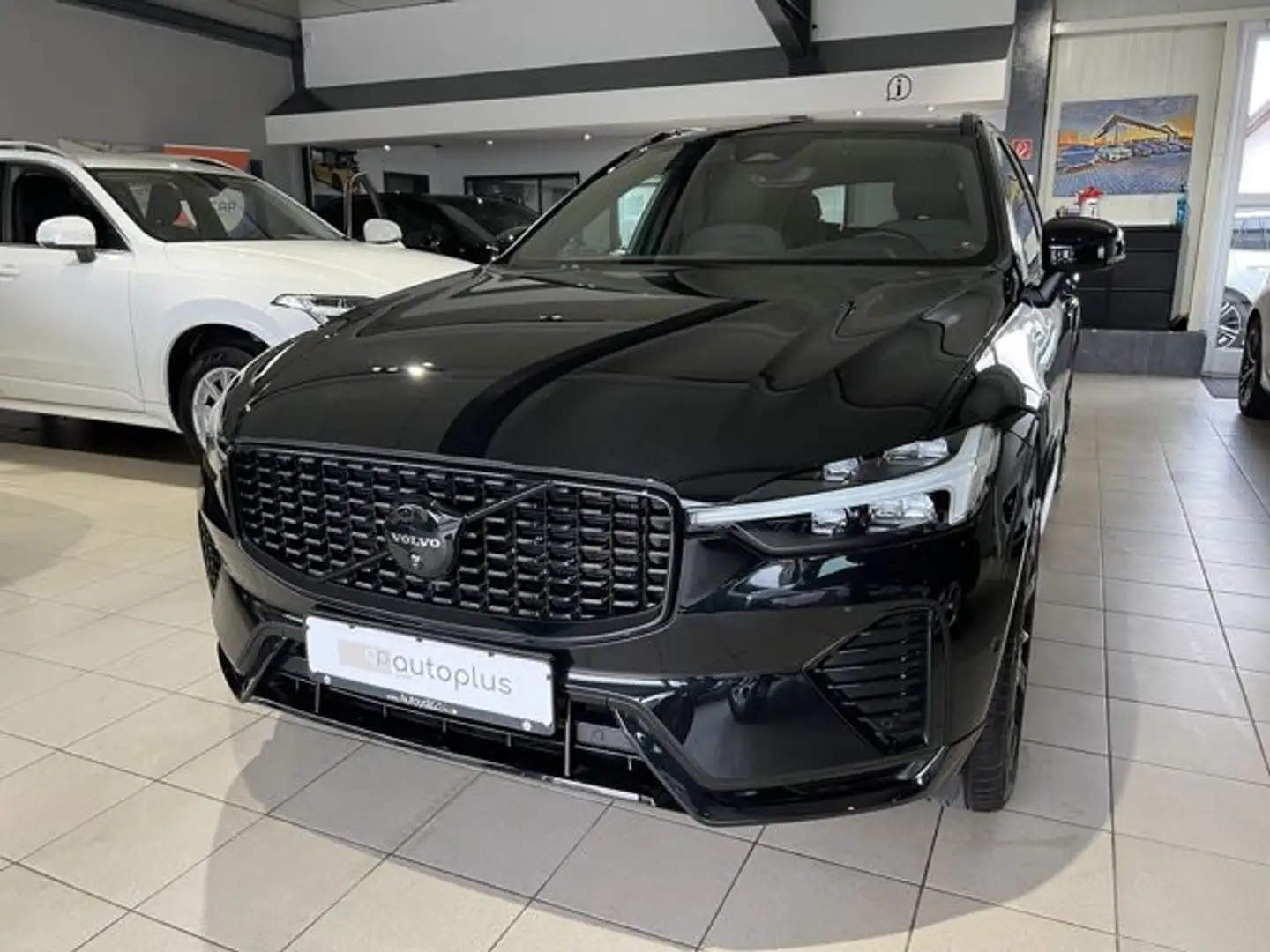 Volvo XC60 T6 Plus Black Edition Recharge AWD ACC 360° Zwart - 2