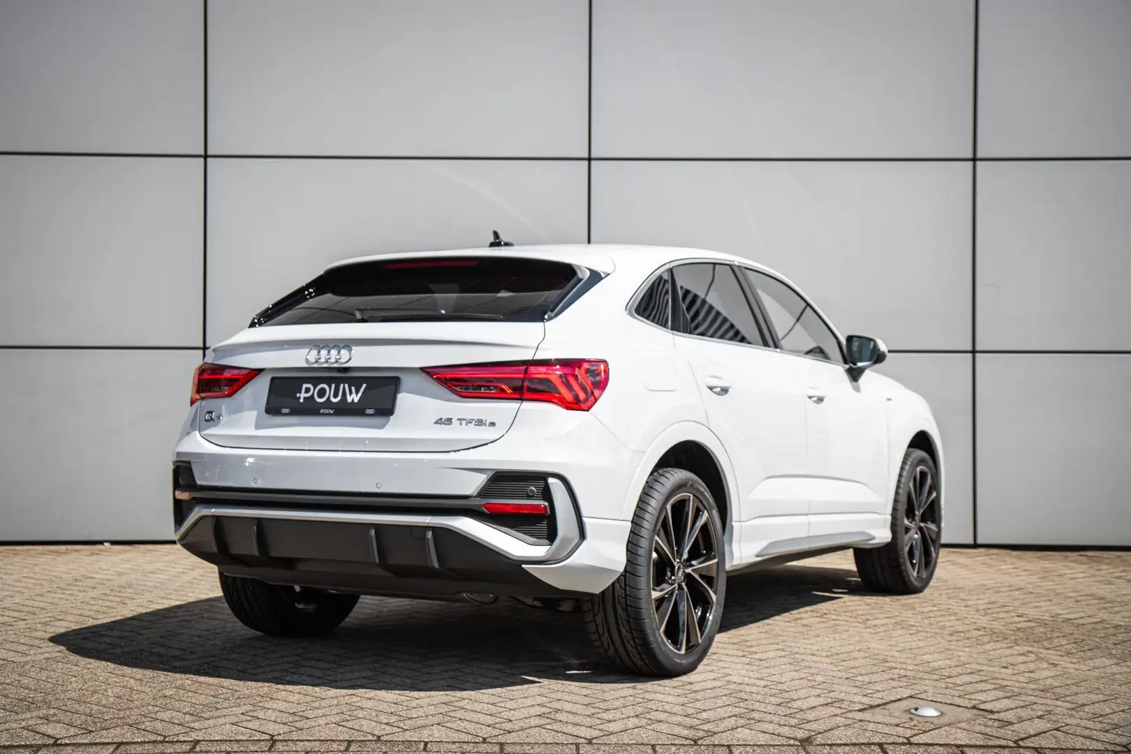 Audi Q3 Sportback 45 TFSI e 245pk S Edition | Sportstoelen White - 2