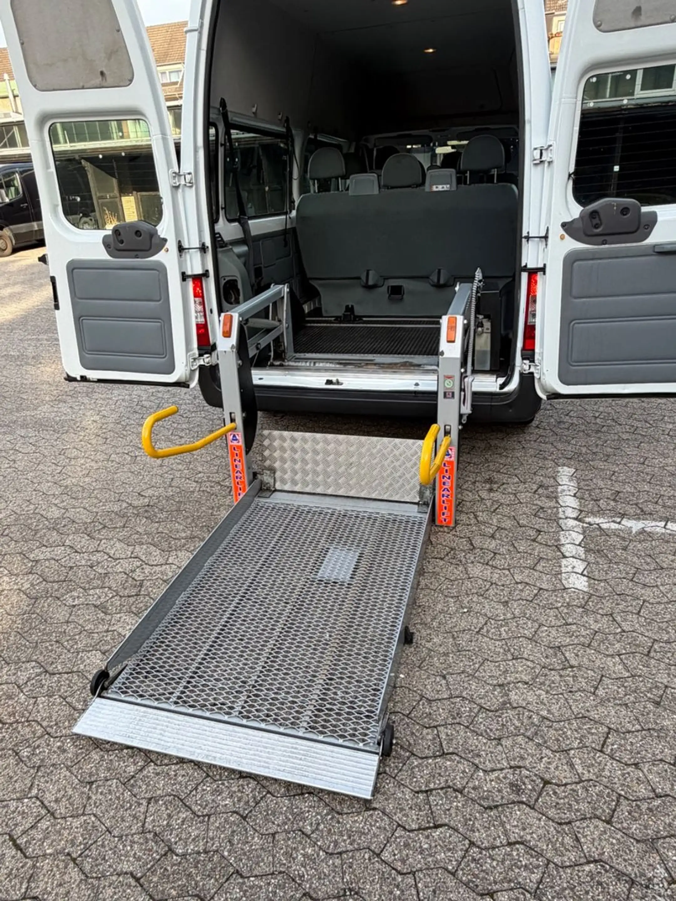 Ford Transit H3+L3 BUS 9.Sitzer Klima ROLLSTUHLLIFT — photo 14