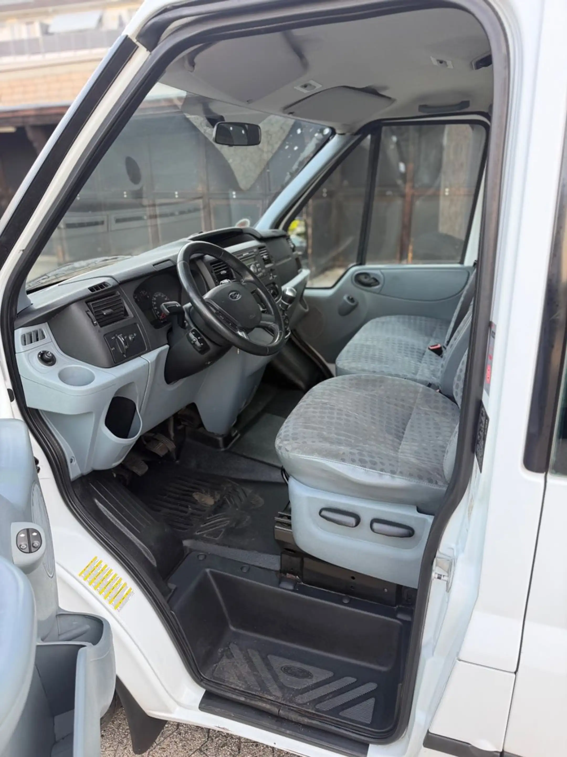 Ford Transit H3+L3 BUS 9.Sitzer Klima ROLLSTUHLLIFT — photo 8