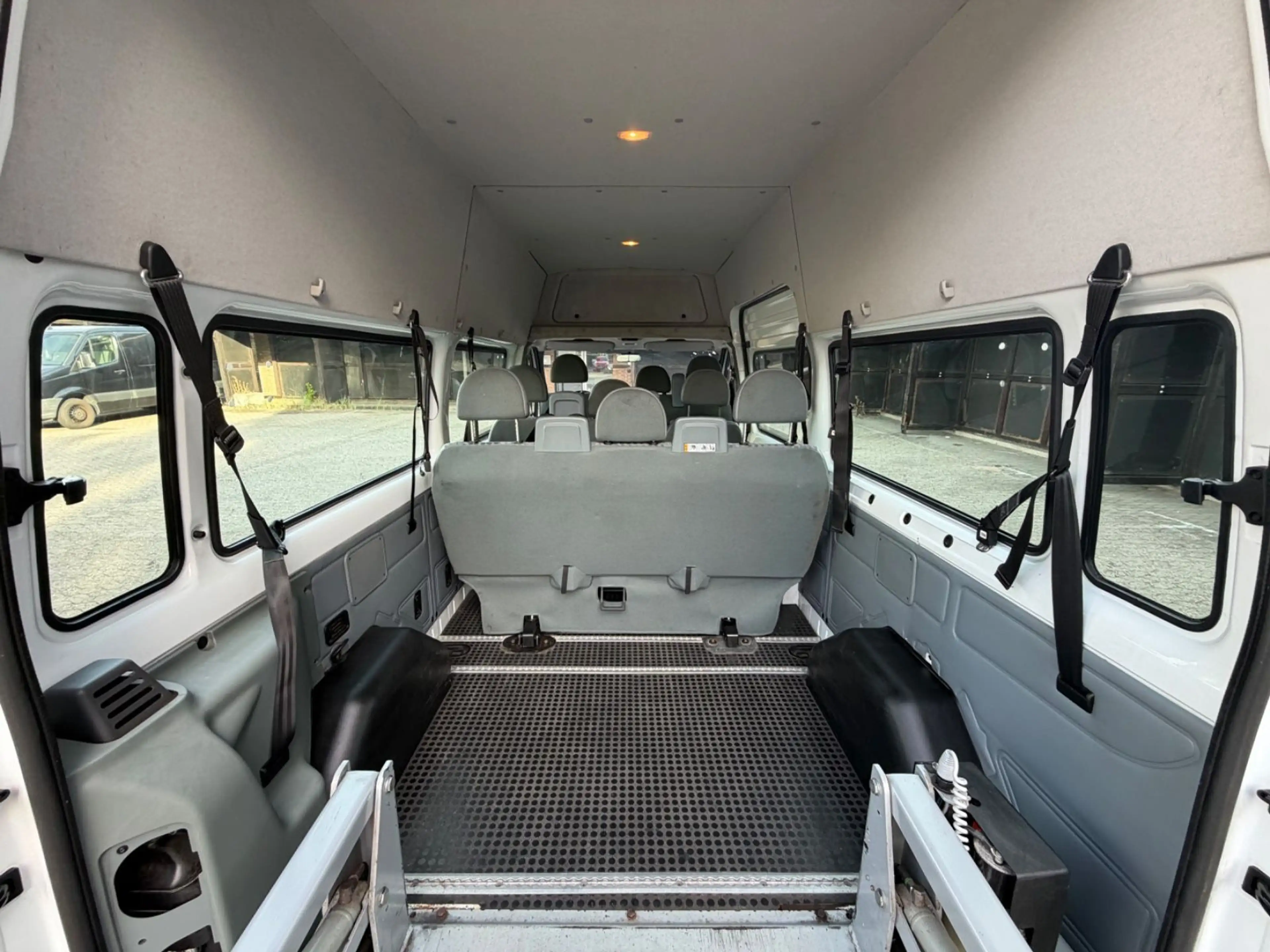 Ford Transit H3+L3 BUS 9.Sitzer Klima ROLLSTUHLLIFT — photo 15