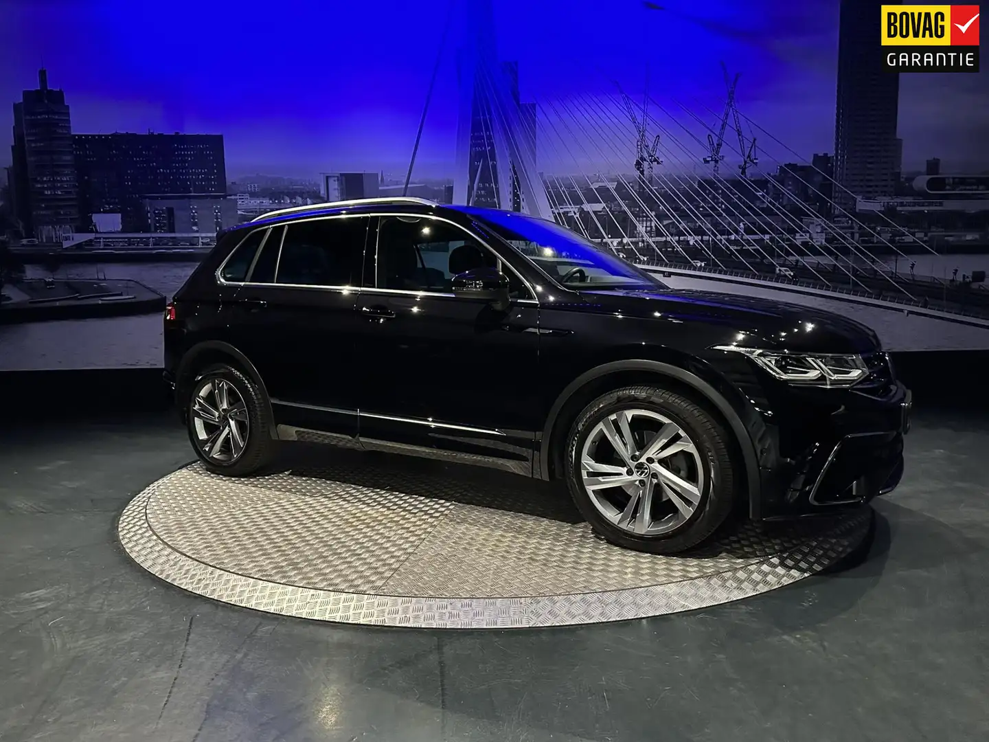 Volkswagen Tiguan 1.5 TSI R-Line Business+ MY 2021*Pano*Keyless*Lede Zwart - 1