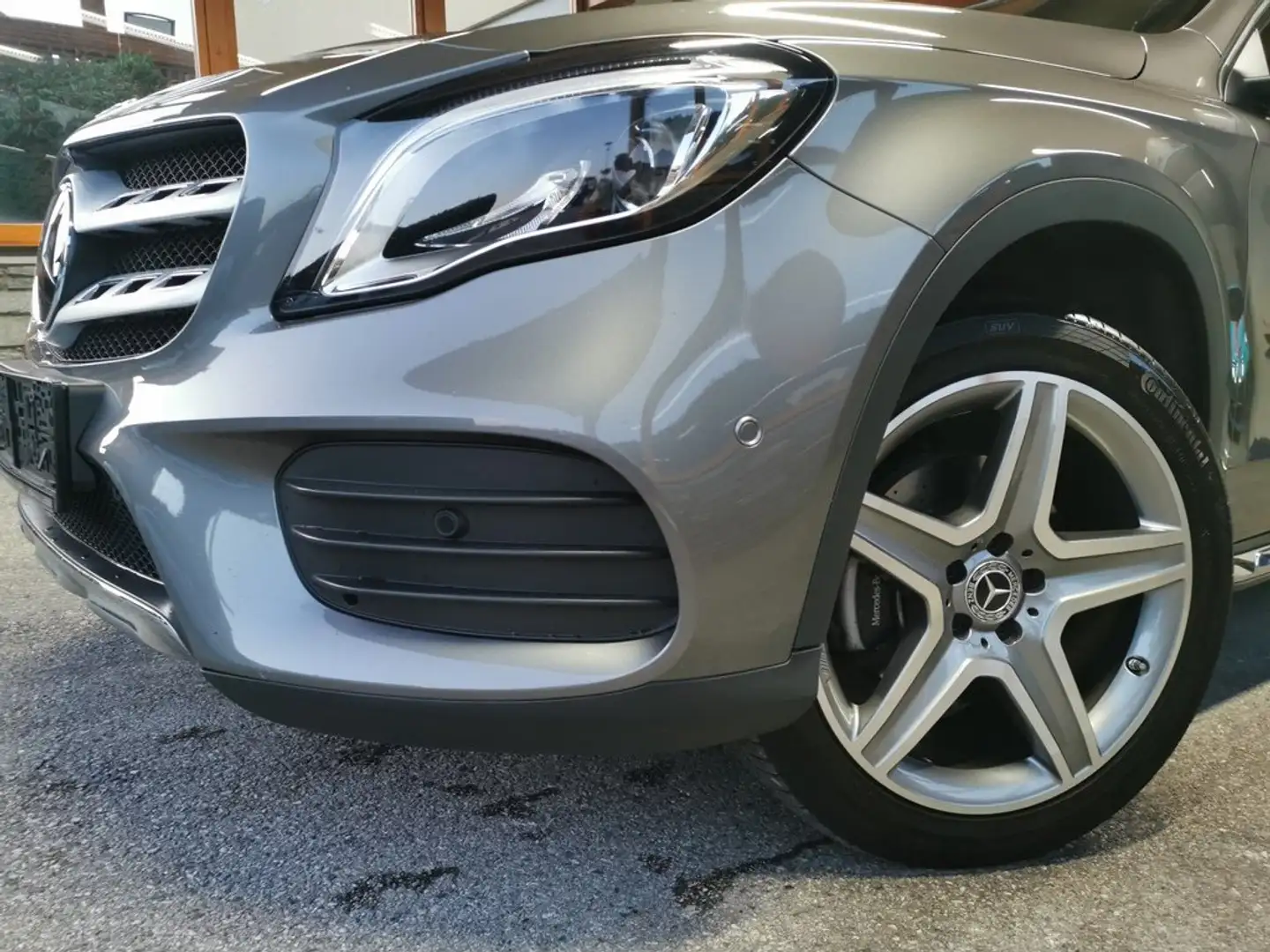 Mercedes-Benz GLA 250 -4 Matic,2xAMG Paket,Panorama,Ahv,SR+WR,Standhzg. Grau - 2