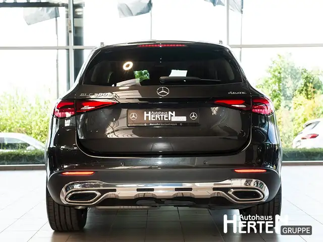 Mercedes-Benz GLC view 4