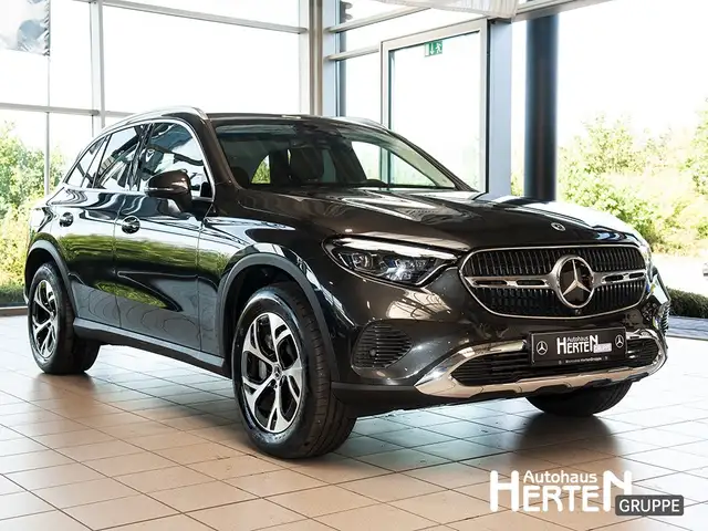 Mercedes-Benz GLC view 3