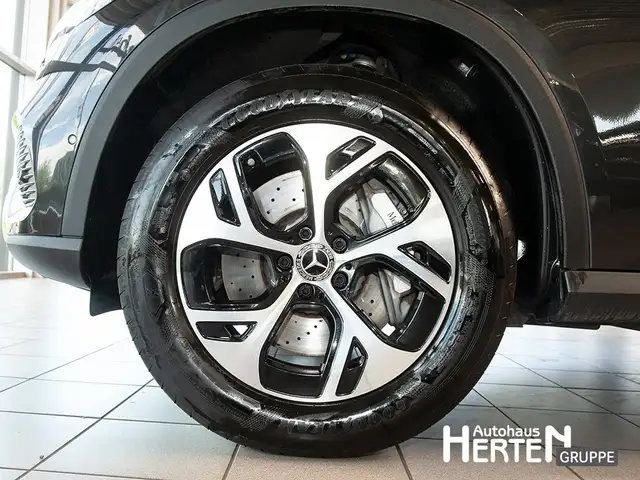 Mercedes-Benz GLC view 5