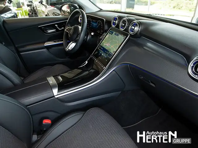 Mercedes-Benz GLC view 6