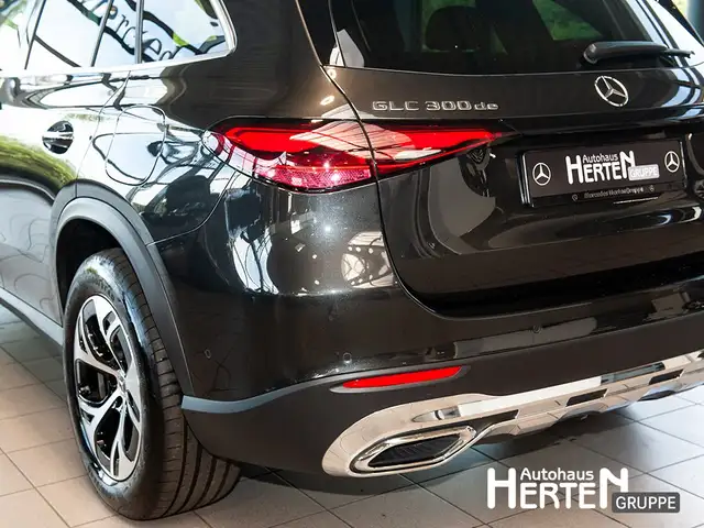 Mercedes-Benz GLC view 13