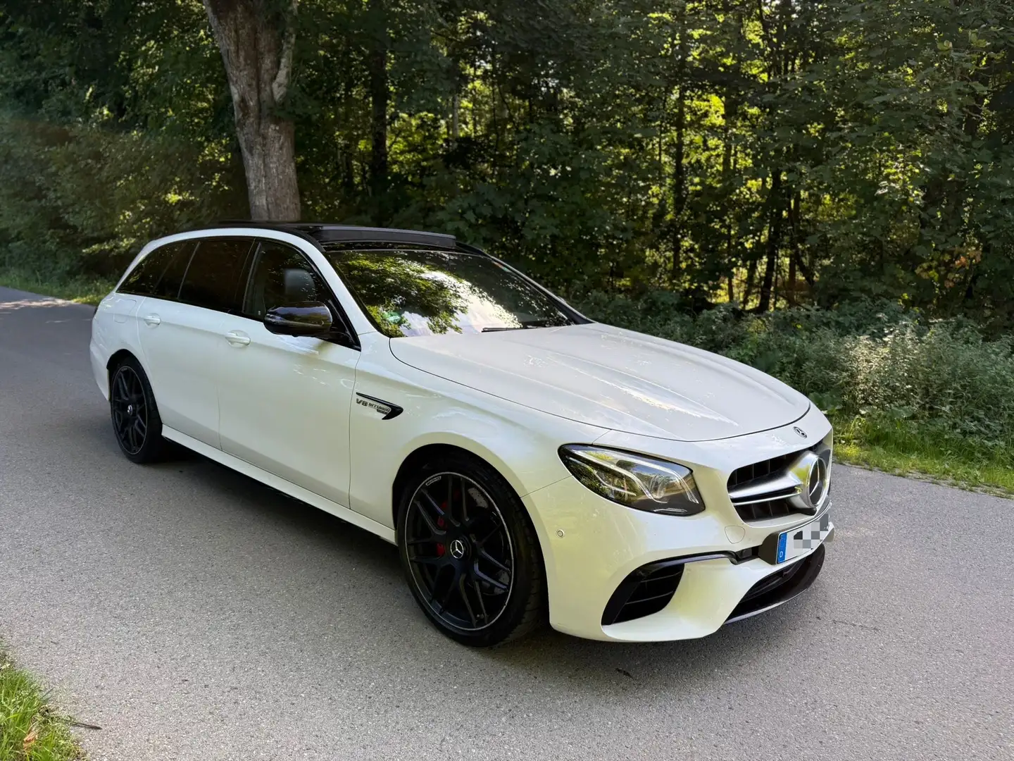 Mercedes-Benz E 63 AMG S 4Matic+ T , Panorama-Dach , MB-Garantie Weiß - 2