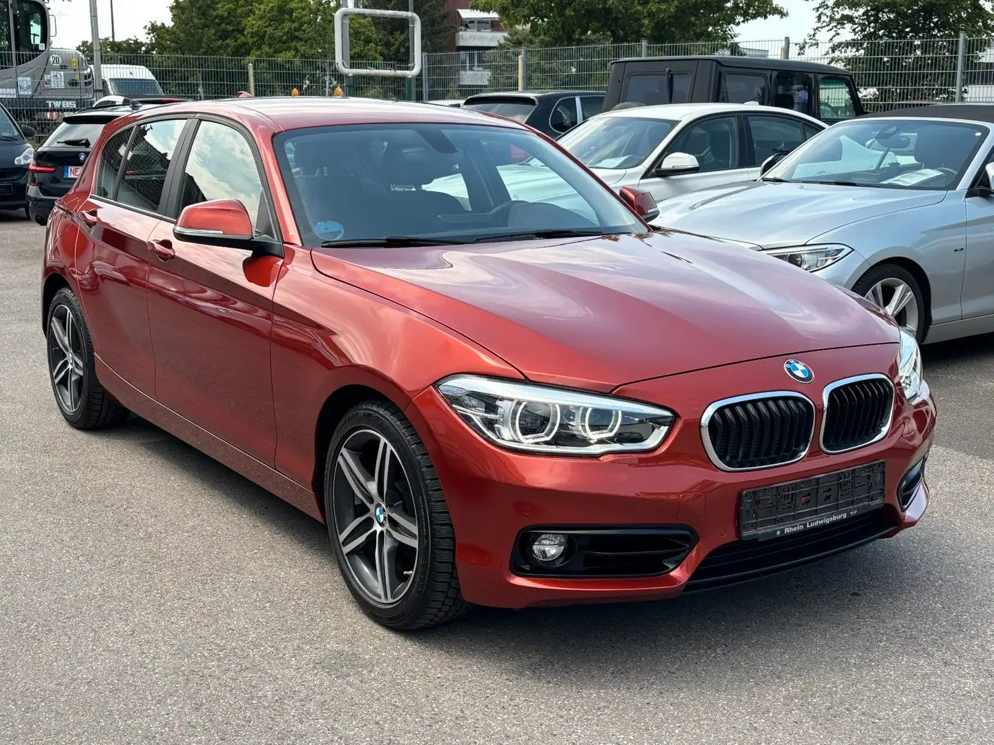 BMW 118 i Aut./ Sport Line Sportsitze-LED-PDC Oranje - 1