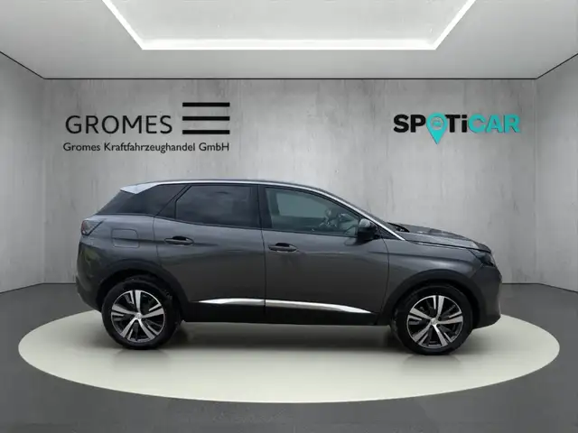 Peugeot 3008 view 2