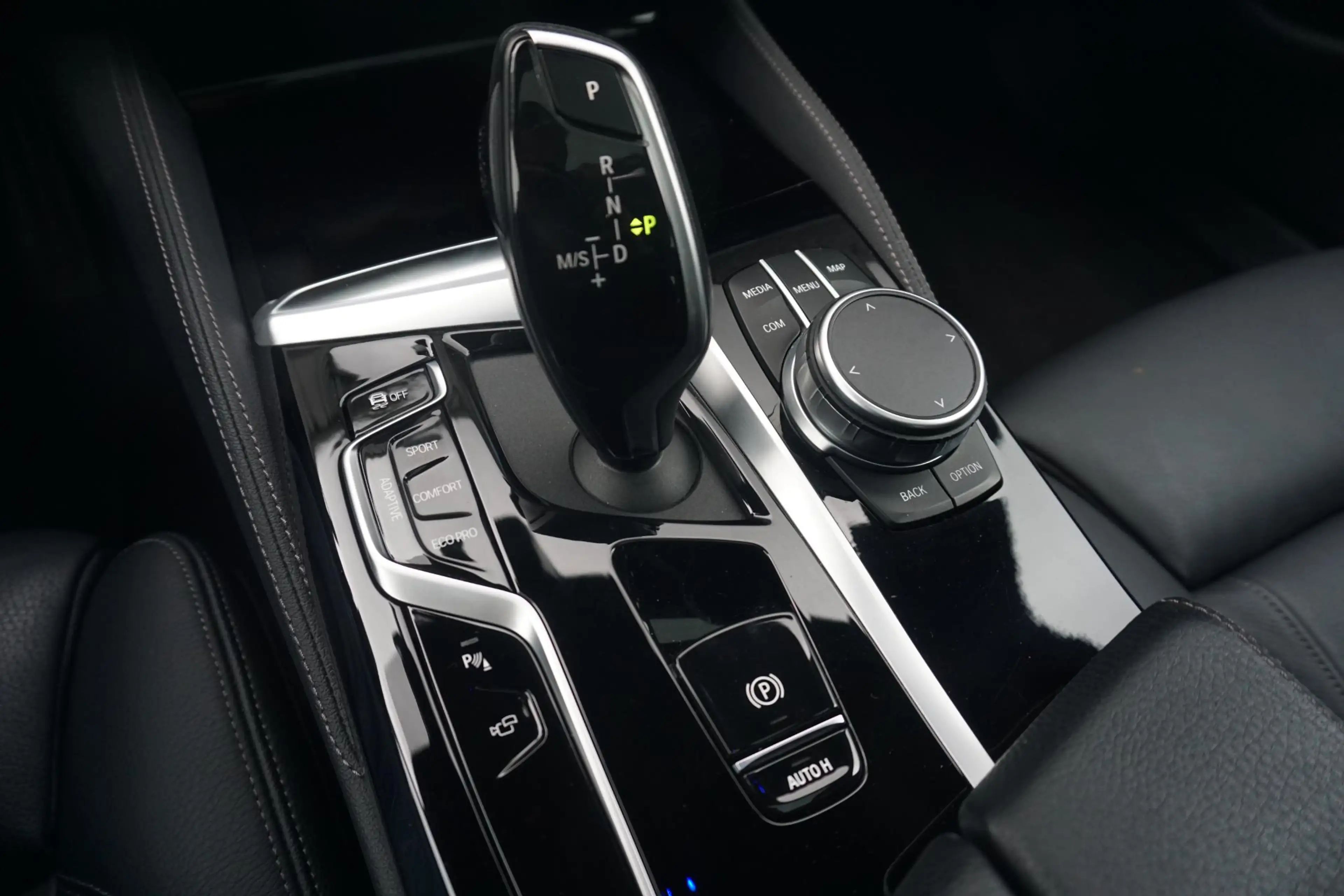 BMW M550 5 Serie Sedan M550i xDrive Schuif-/kanteldak / Las — photo 12