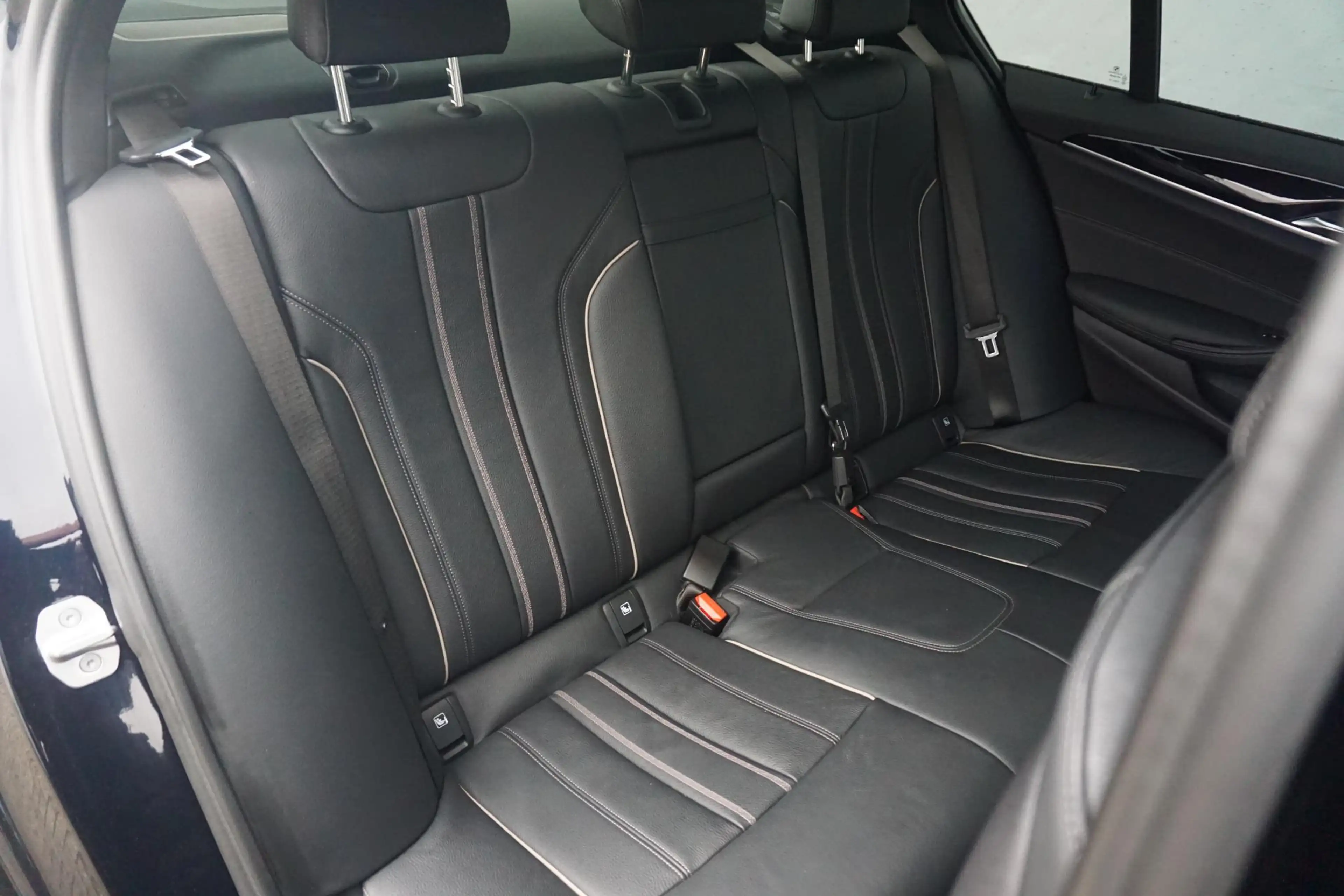 BMW M550 5 Serie Sedan M550i xDrive Schuif-/kanteldak / Las — photo 10