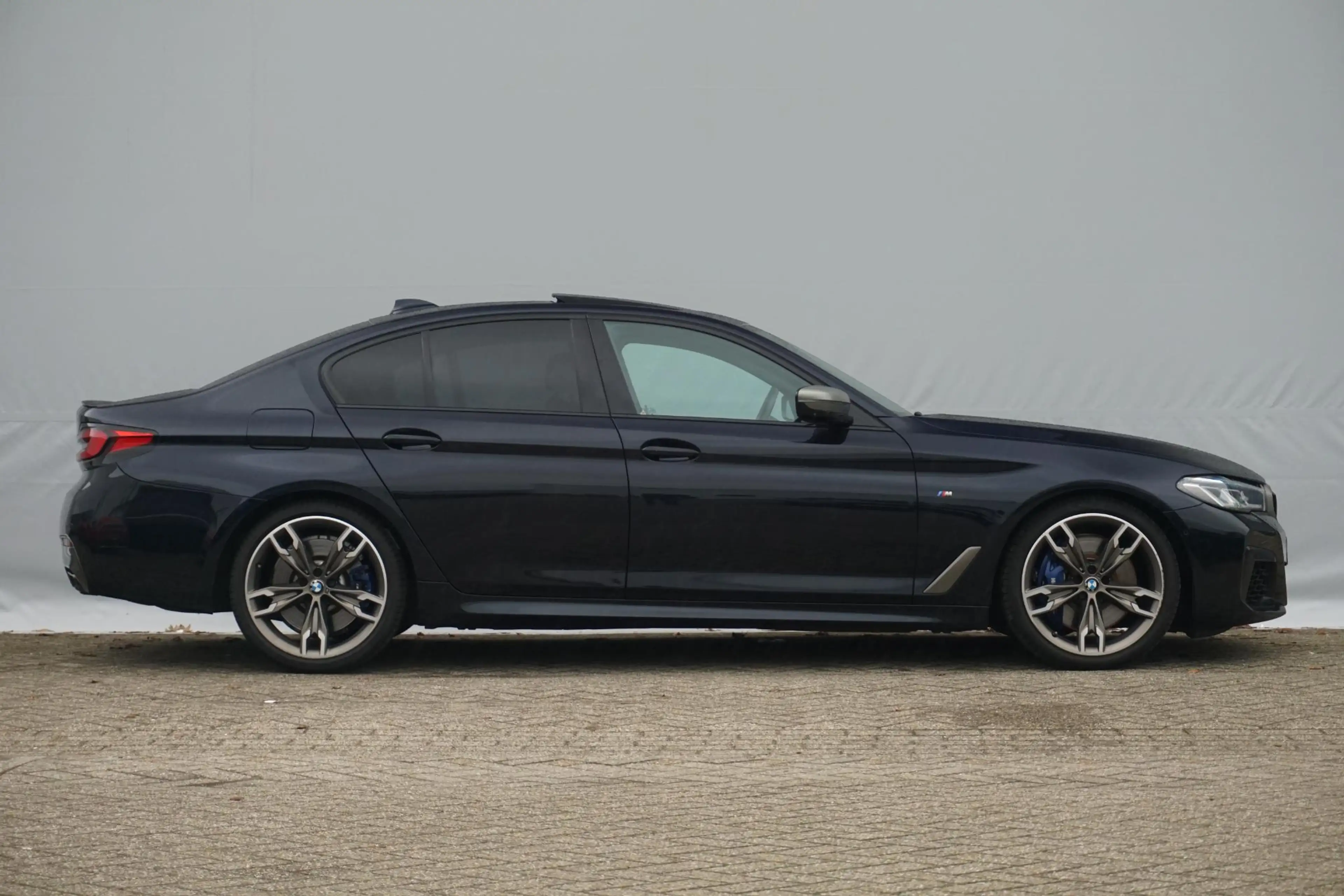 BMW M550 5 Serie Sedan M550i xDrive Schuif-/kanteldak / Las — photo 4