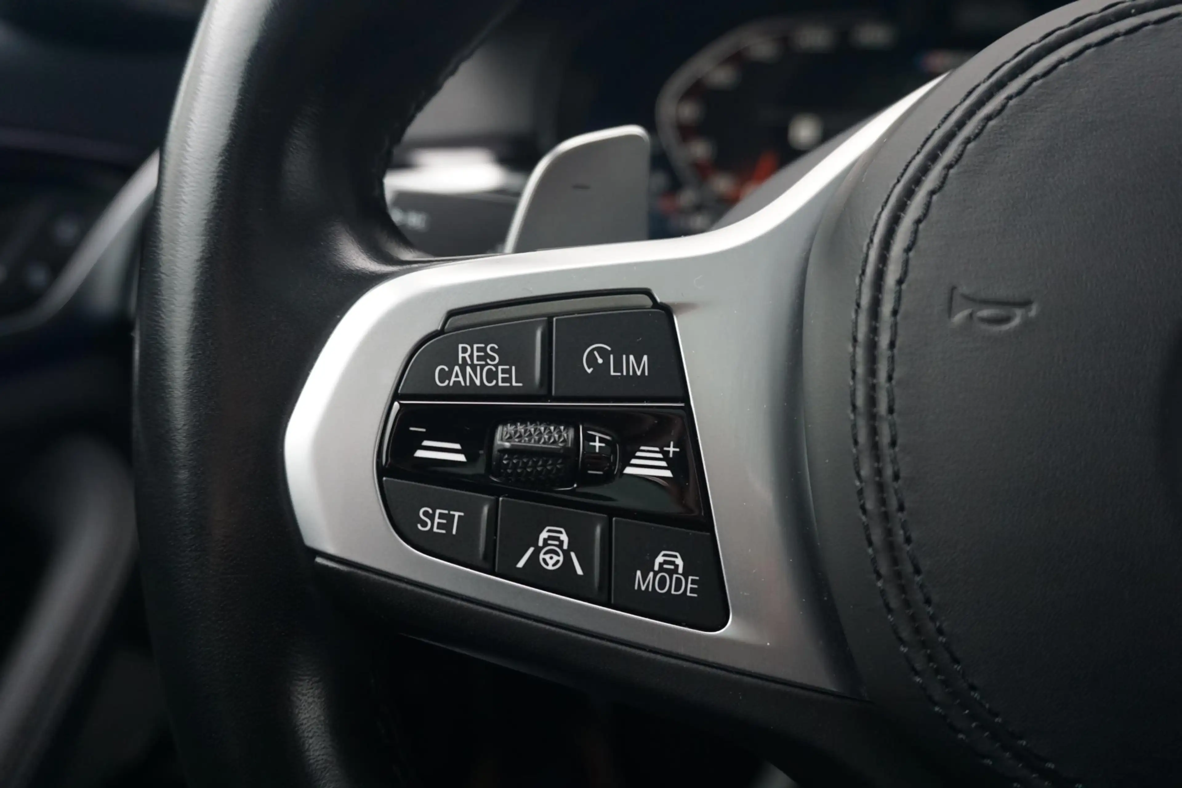BMW M550 5 Serie Sedan M550i xDrive Schuif-/kanteldak / Las — photo 15