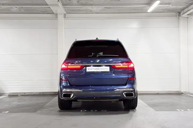 BMW X7 view 7