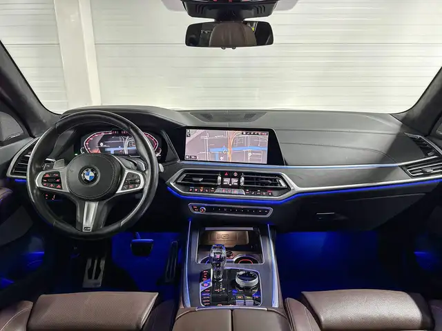 BMW X7 view 11