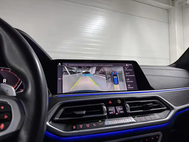 BMW X7 view 14