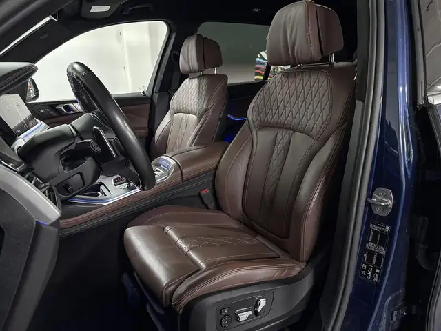 BMW X7 view 9