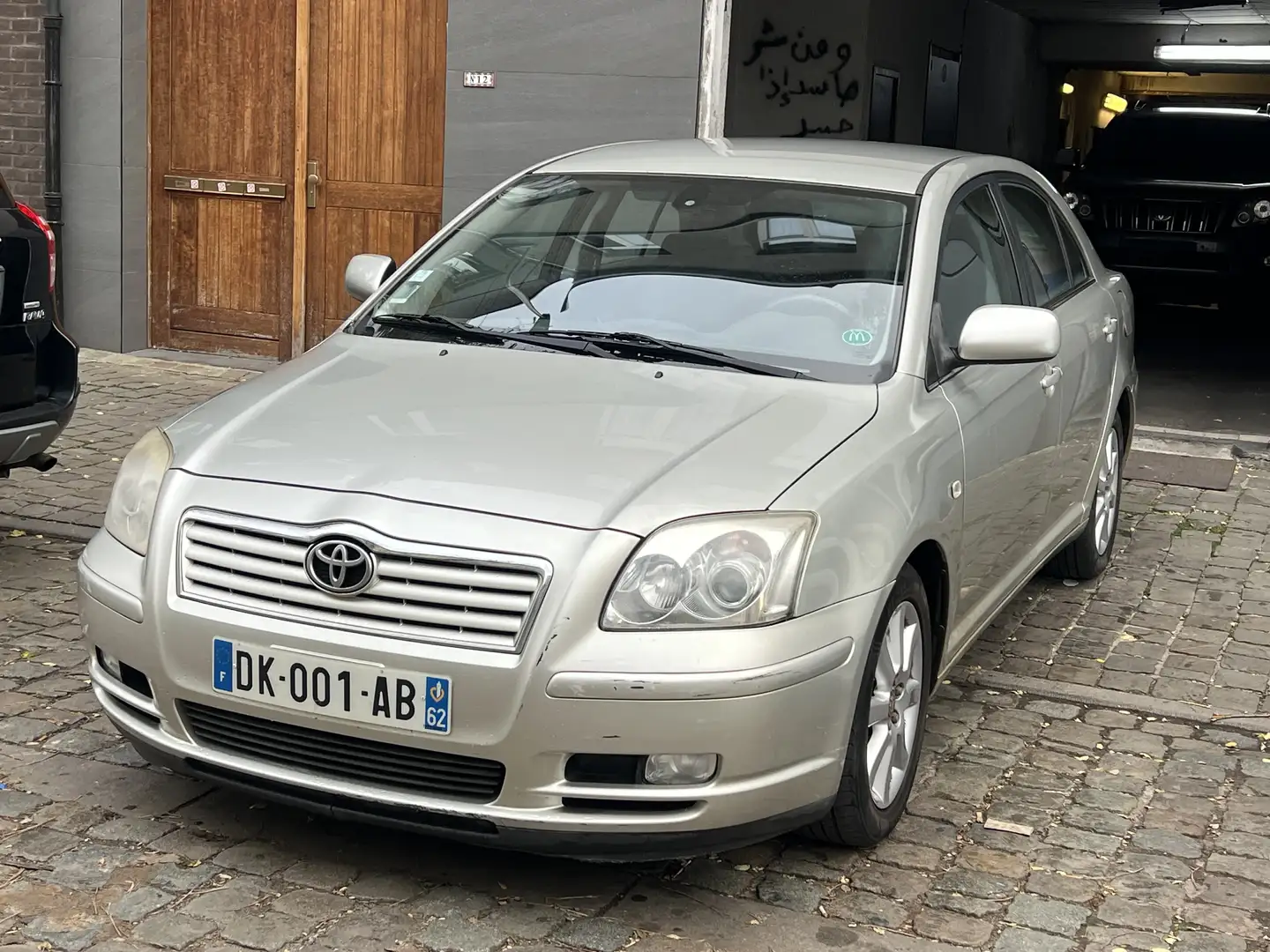 Toyota Avensis 1.8i 16v Linea Sol Goud - 2