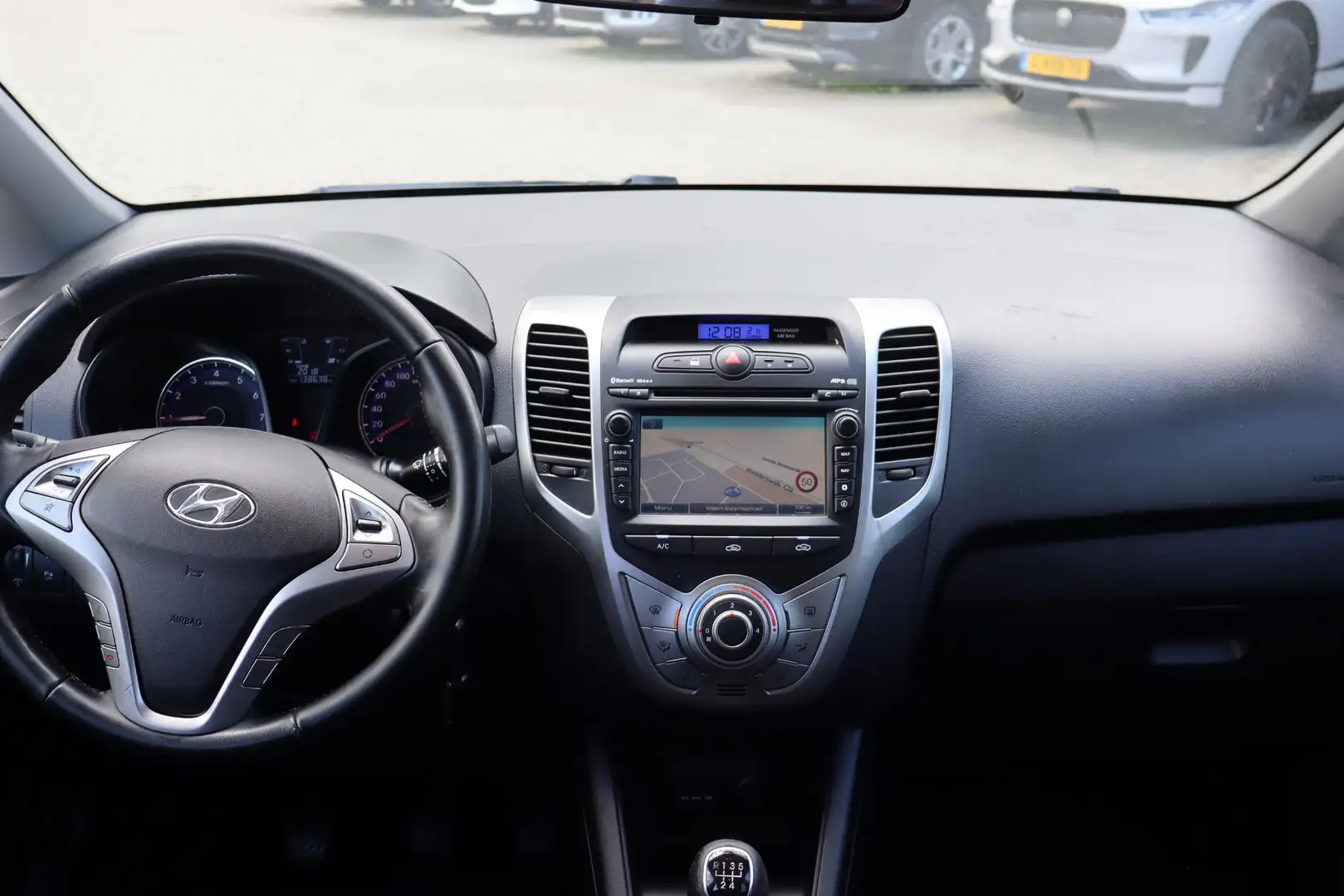 Hyundai iX20 1.4i i-Magine Navigatie, Camera, Trekhaak, Airco, Wit - 2