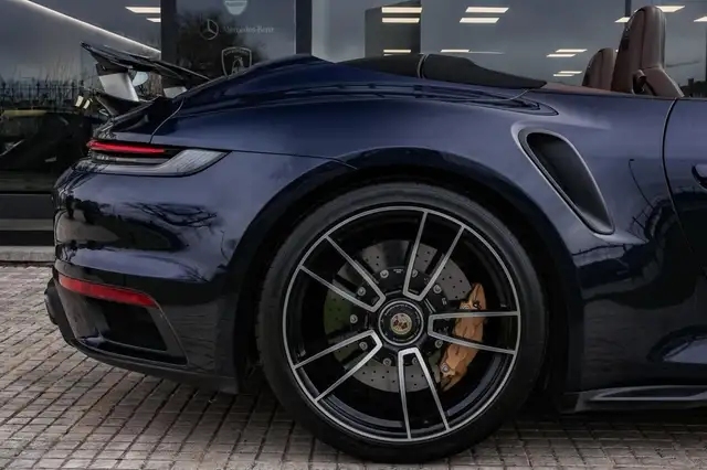 Porsche 992 view 6