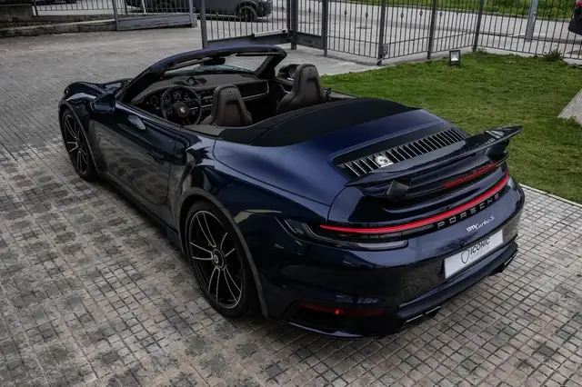 Porsche 992 view 9