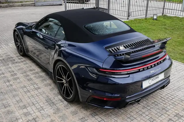 Porsche 992 view 10