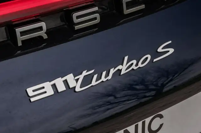 Porsche 992 view 14