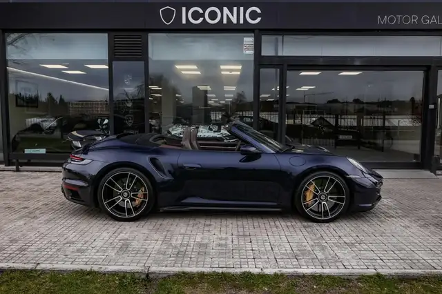 Porsche 992 view 3
