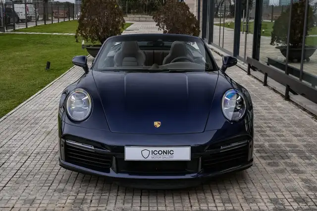 Porsche 992 view 4