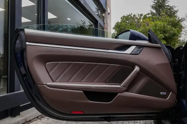 Porsche 992 view 15