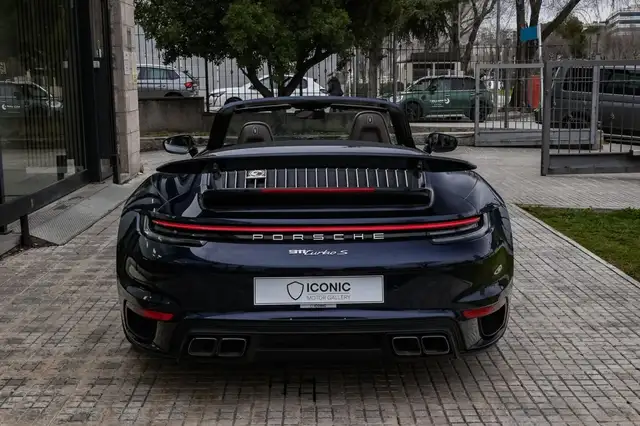 Porsche 992 view 11