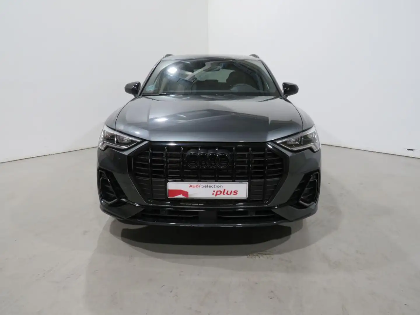 Audi Q3 35 TFSI Black line S tronic Gris - 2