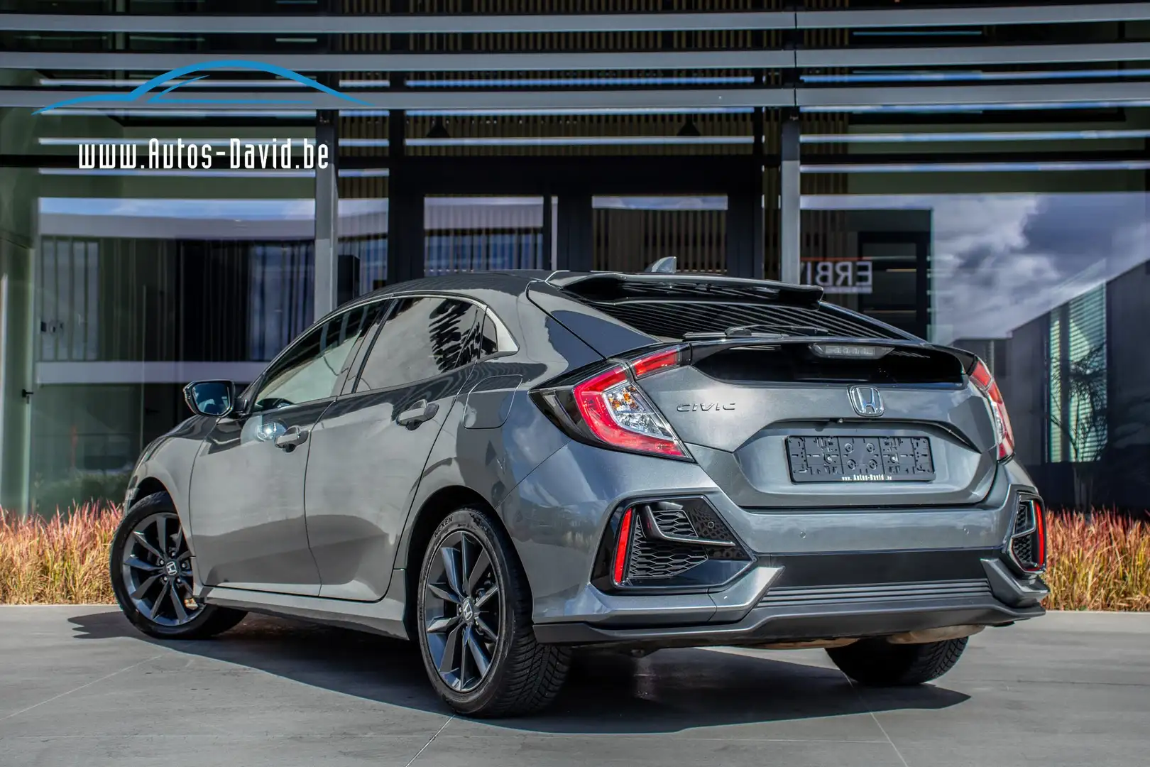 Honda Civic 1.0 i-VTEC Turbo 5dr. / HISTORIEK / CARPLAY / LED Grijs - 2