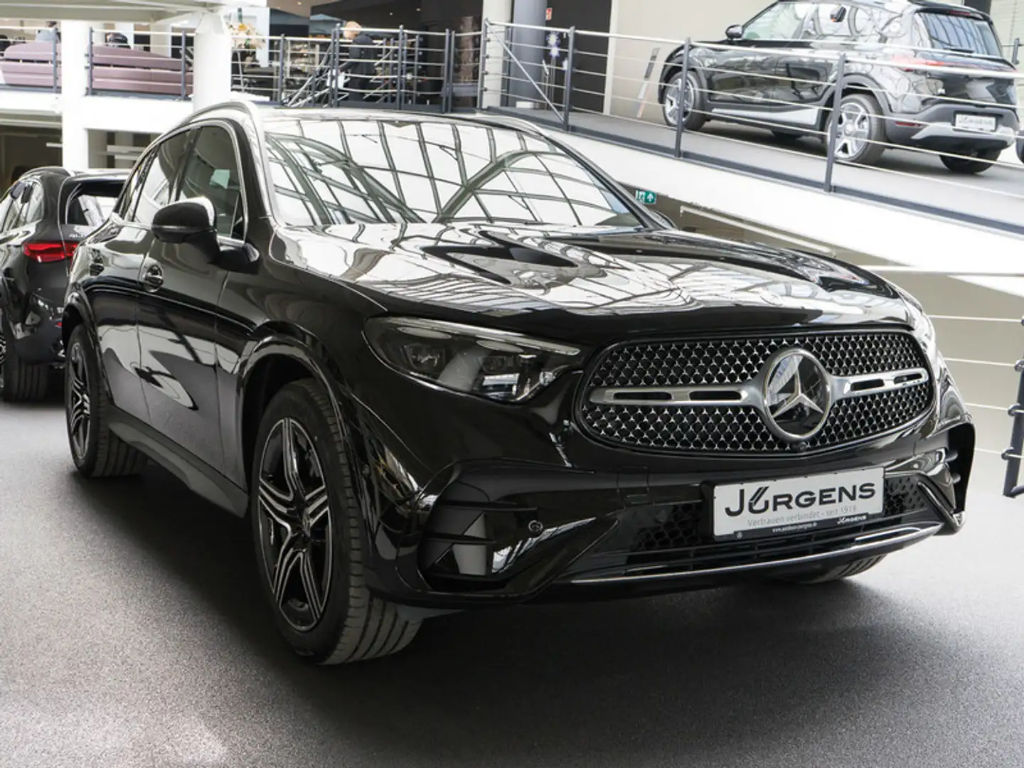 Mercedes-Benz GLC 300 d 4M AMG-Sport/Pano/AHK/Distr/Memo/20' Schwarz - 2
