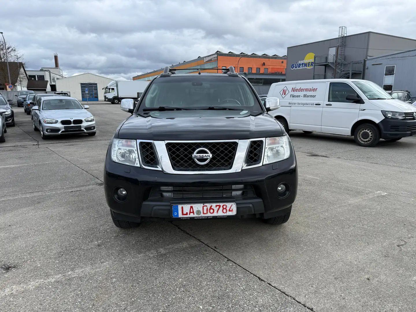 Nissan Navara KingCab Business 4X4 Noir - 2