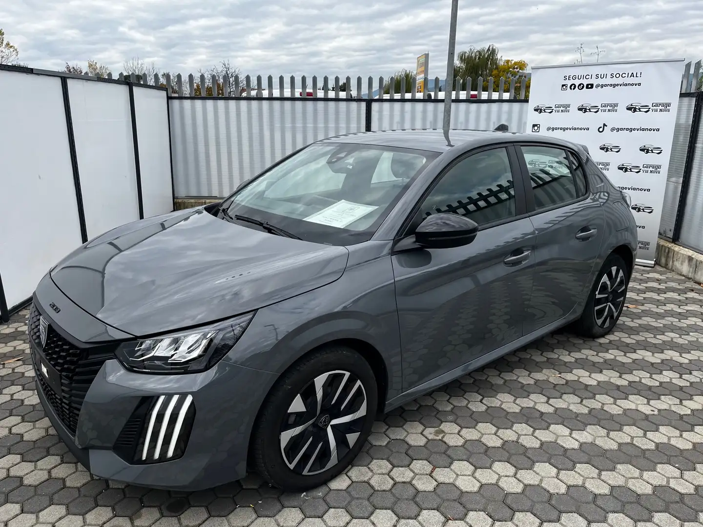Peugeot 208 208 1.2 puretech Active s Gris - 1