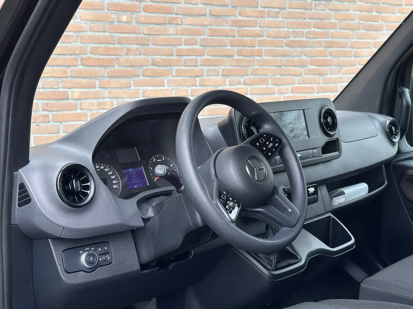 Mercedes-Benz Sprinter 317CDI 170PK L2H2 RWD / MBUX / Carplay / Cruisecon Negro - 2