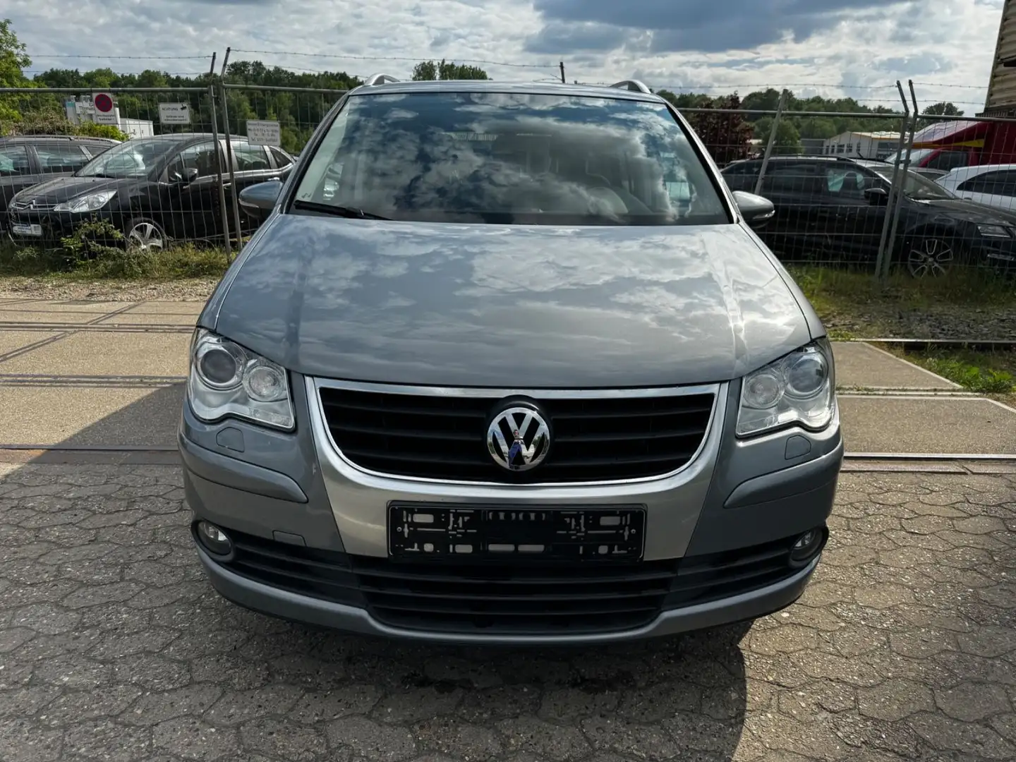 Volkswagen Touran Freestyle*Bi-Xenon*Navi*Automatik*AHK* Grau - 2
