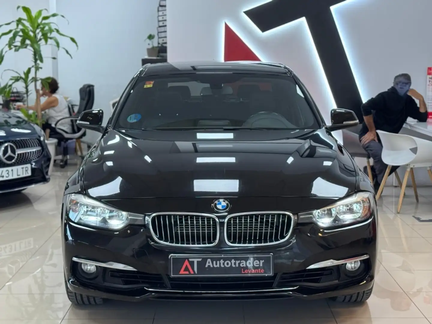 BMW 330 330e iPerformance Noir - 2