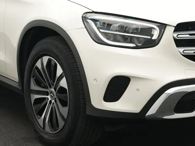 Mercedes-Benz GLC Class view 9