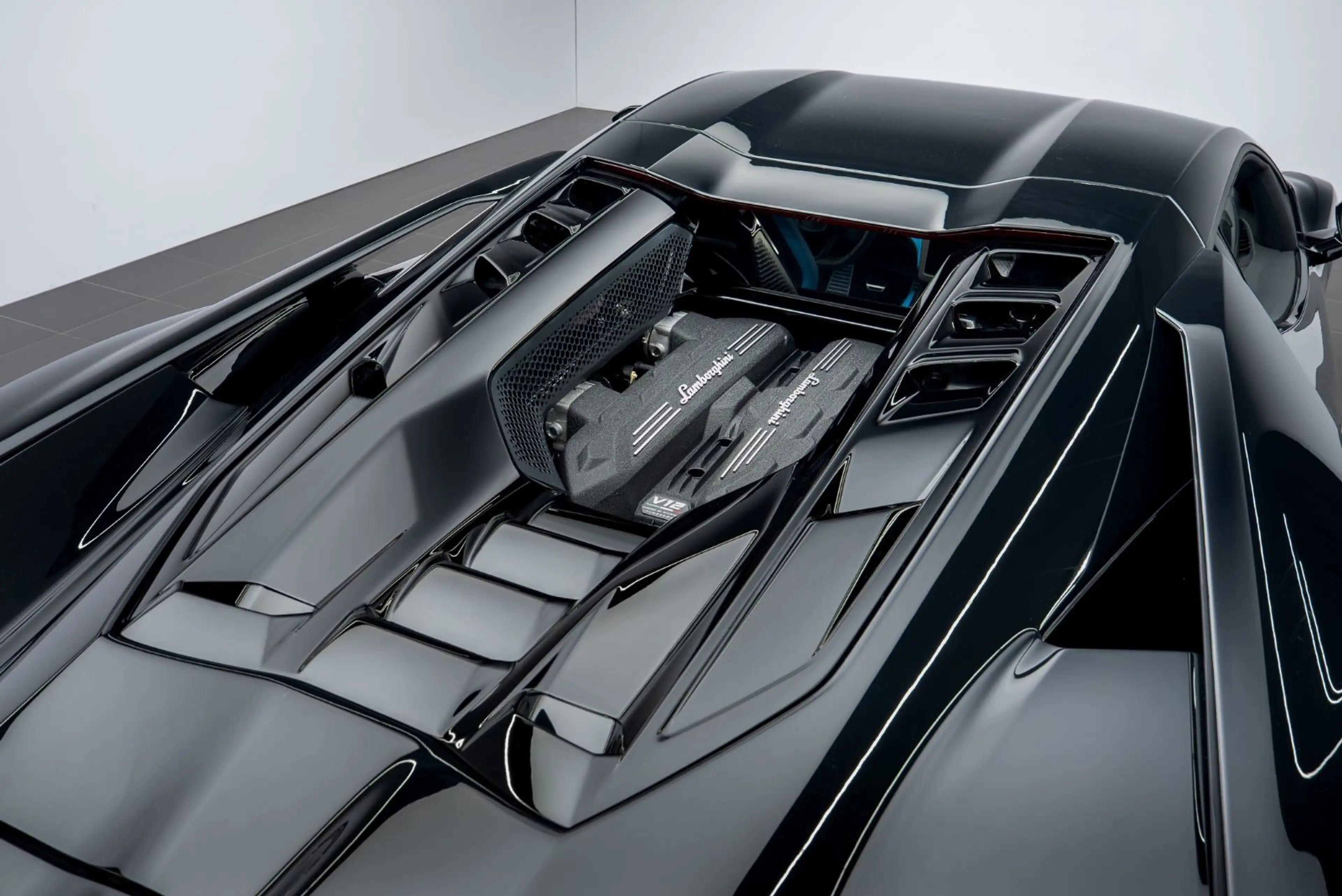 Lamborghini Revuelto CARBON/LIFT/BEIFAHRERDISPLAY — photo 15