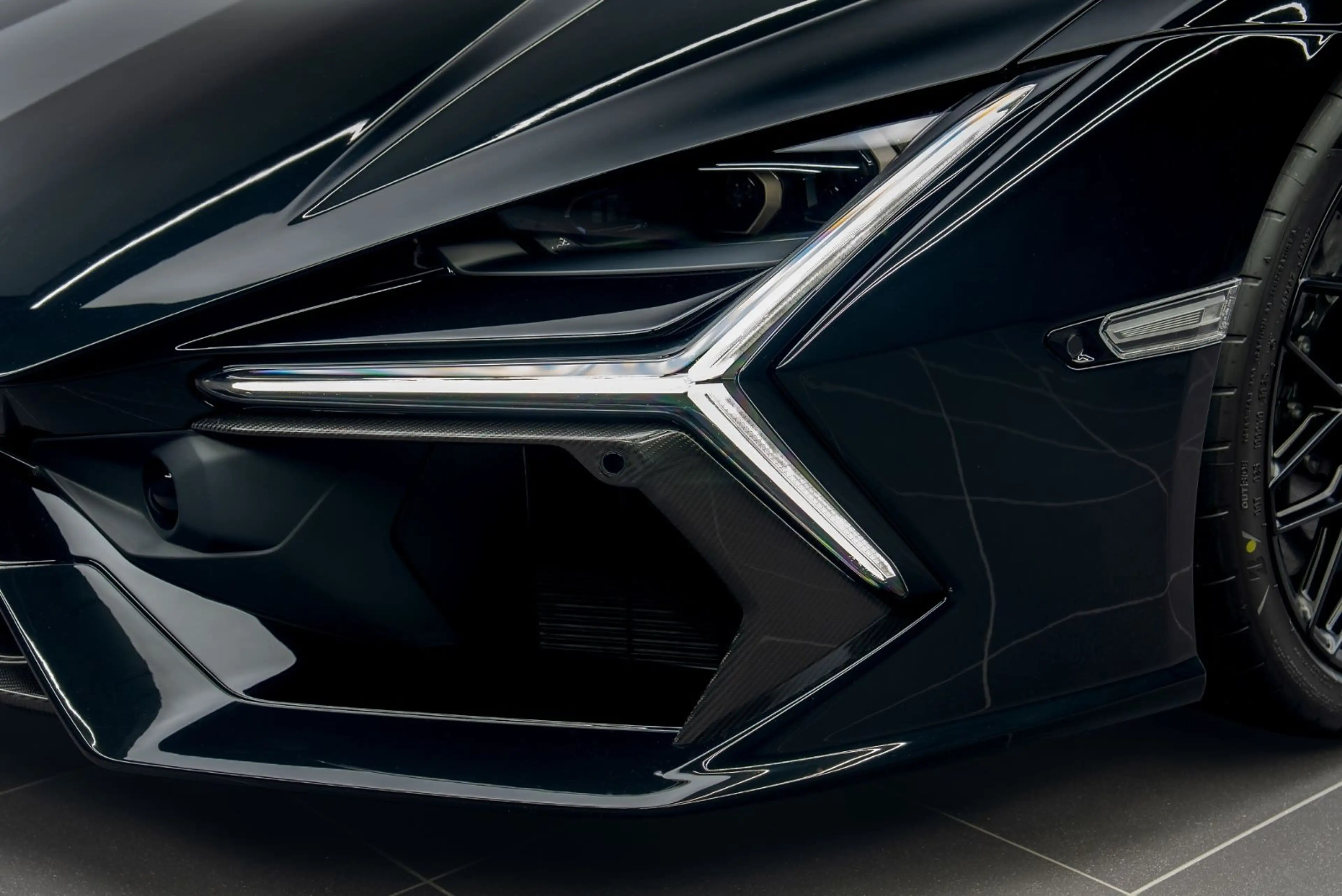 Lamborghini Revuelto CARBON/LIFT/BEIFAHRERDISPLAY — photo 10